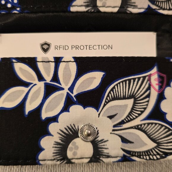 Vera Bradley NEW Card Case Snow Lotus Black White Floral Retired Pattern RFID Se - Picture 5 of 12